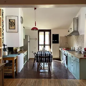 Grande In Area Storica Di Apartamento