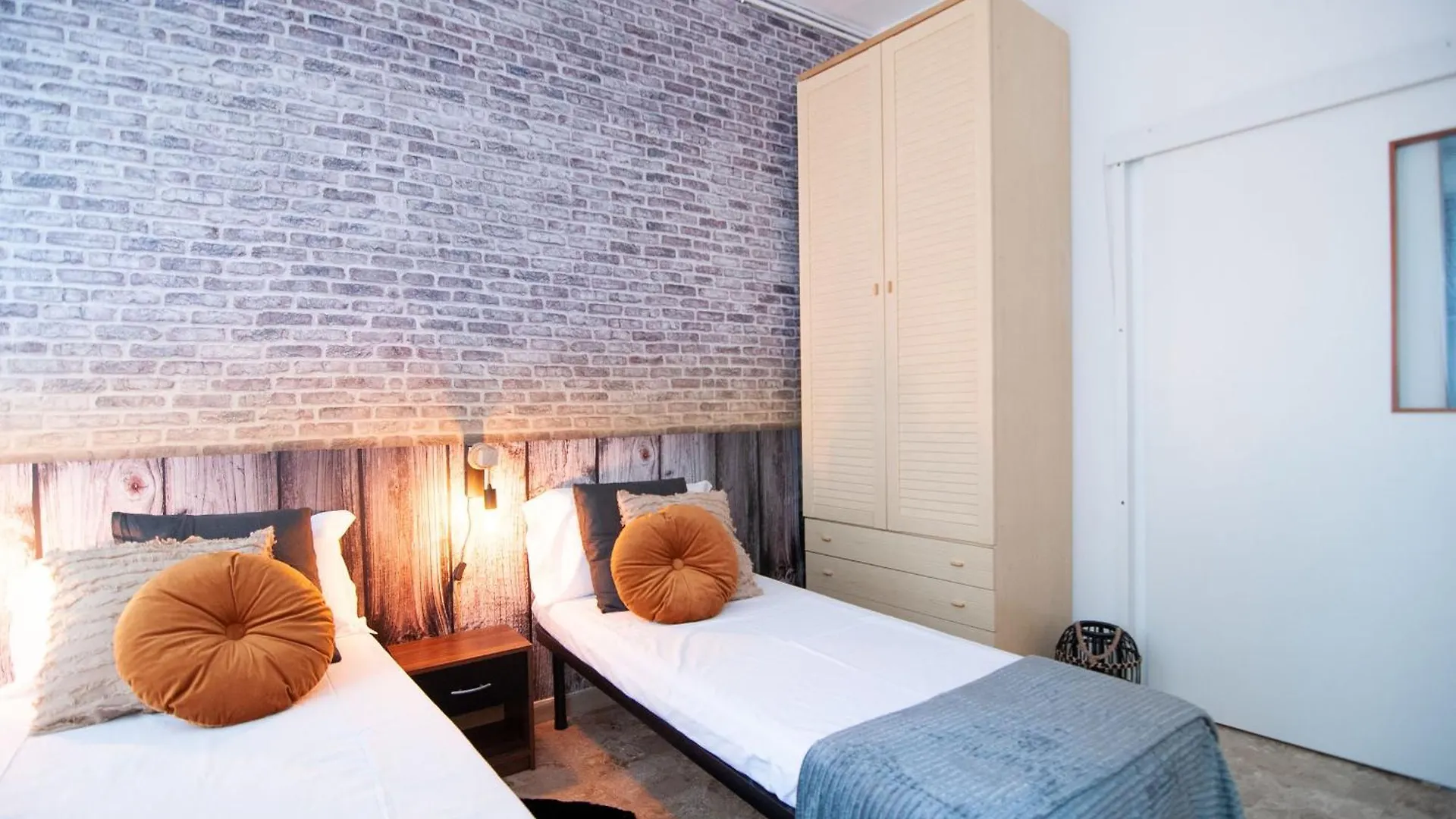 Apartments Bergamo New York Style 2 Bed 0*,
